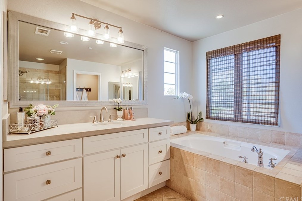 21358 Cieza Cir, Huntington Beach CA  92648-5396 exterior