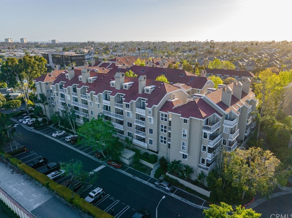 20341 Bluffside Cir, Huntington Beach CA  92646-8528 exterior