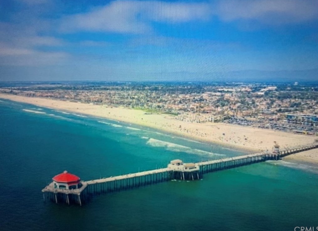 7402 Yellowtail Dr, Huntington Beach CA  92648-2439 exterior