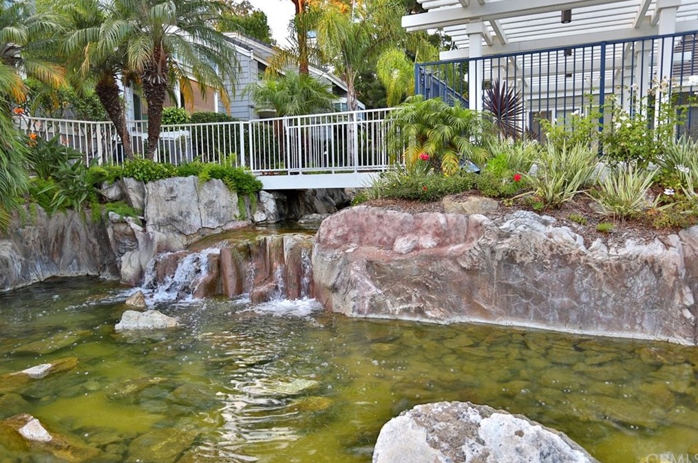 19342 Sunray Ln, Huntington Beach CA  92648-6427 exterior