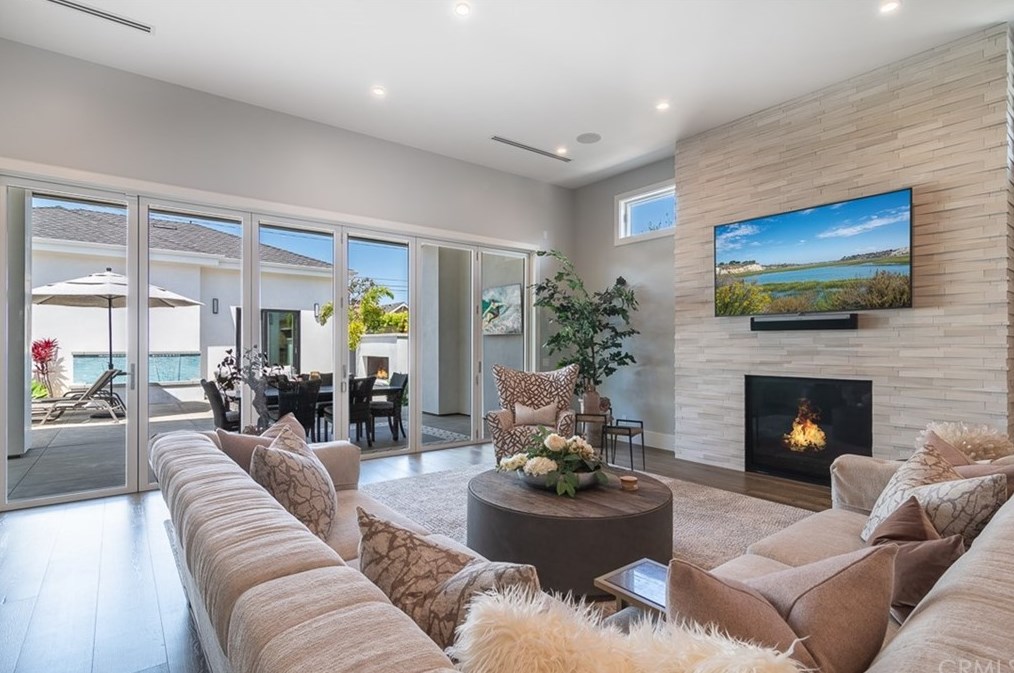 1737 Park St, Huntington Beach CA  92648-2732 exterior