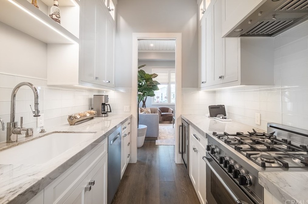 1737 Park St, Huntington Beach CA  92648-2732 exterior