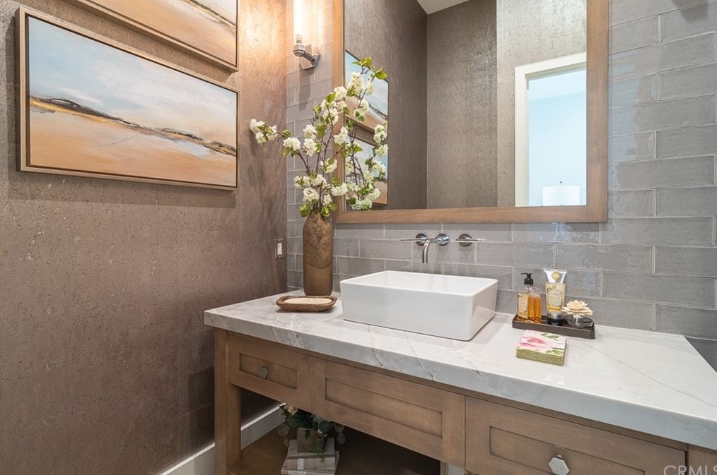 1737 Park St, Huntington Beach CA  92648-2732 exterior