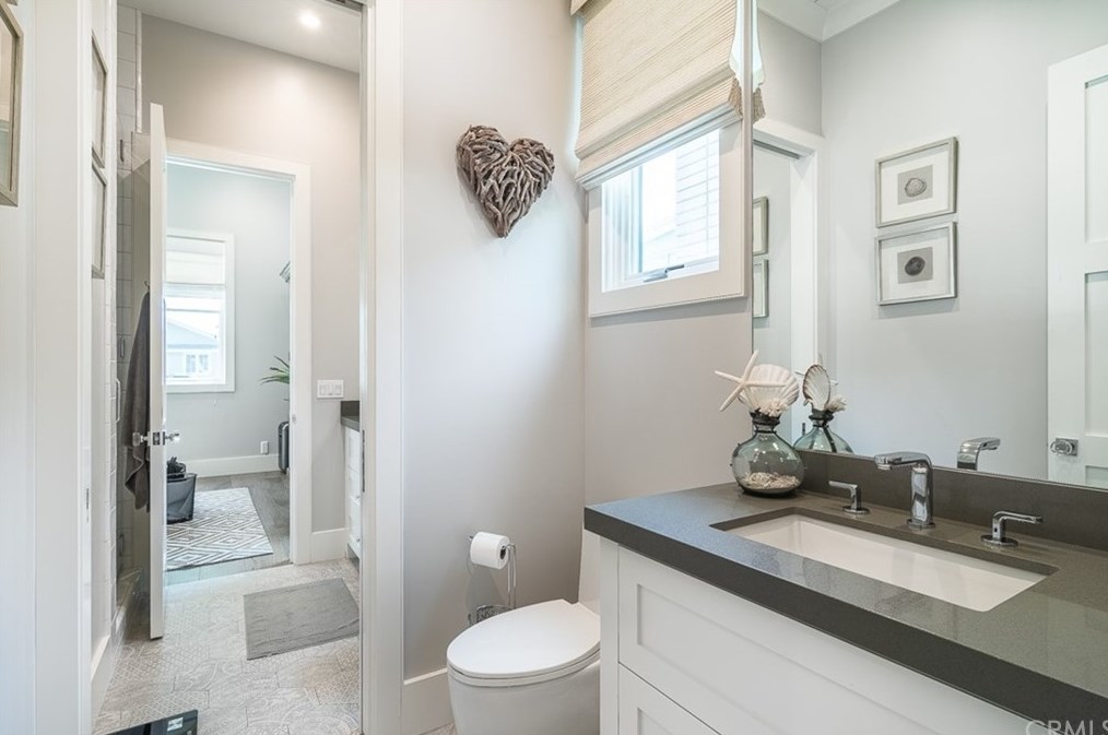 1737 Park St, Huntington Beach CA  92648-2732 exterior