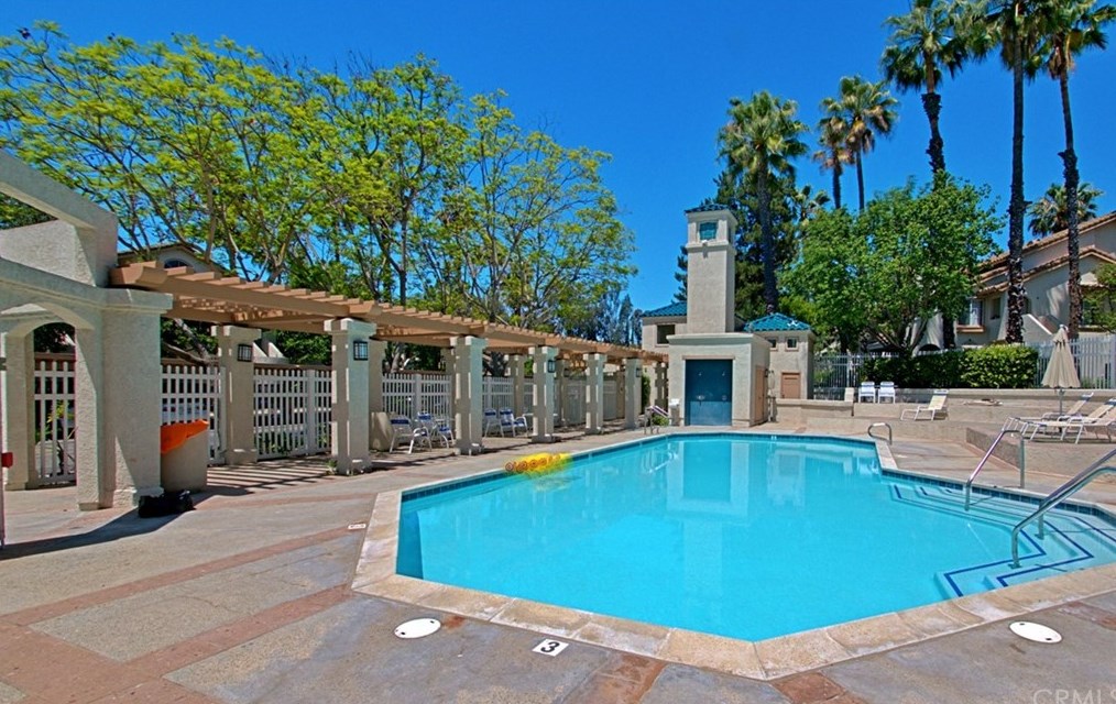 26572 Las Palmas, Laguna Beach CA  92656-3152 exterior