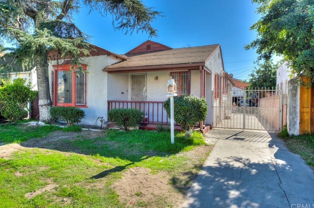 1004 79th St, Los Angeles CA  90001-2920 exterior