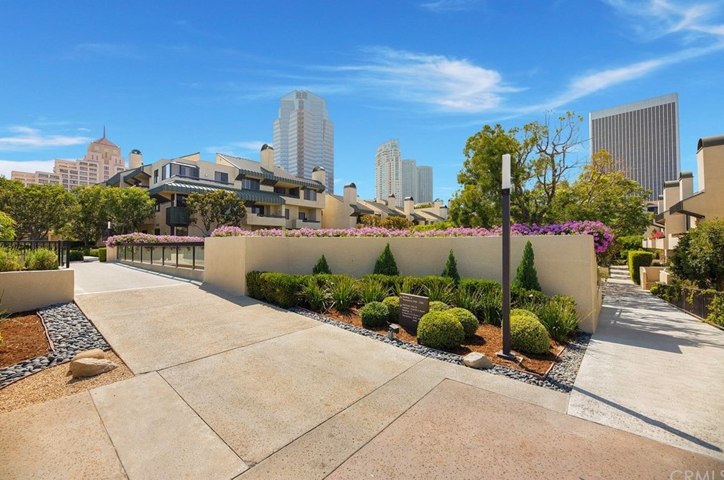2272 Century Blvd, Los Angeles CA  90067-4033 exterior