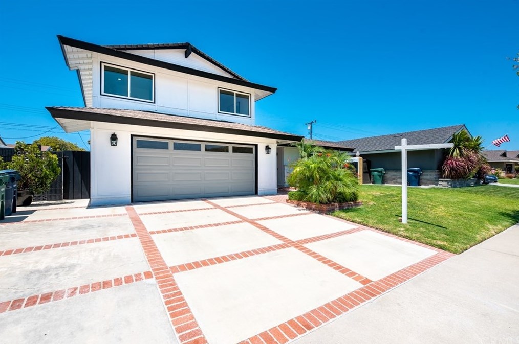 19931 Lexington Ln, Huntington Beach CA  92646-4323 exterior
