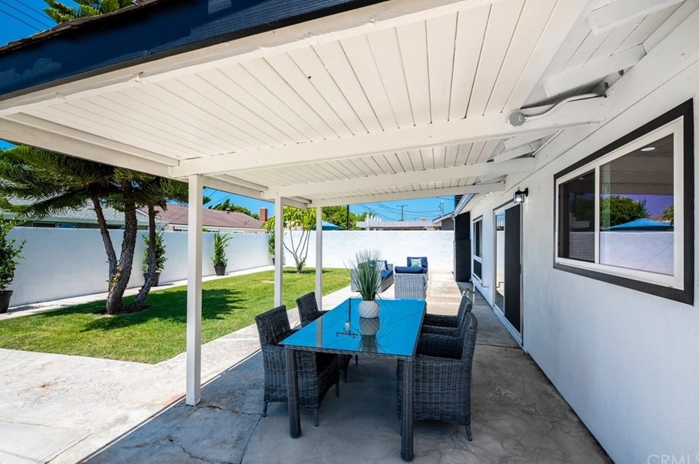 19931 Lexington Ln, Huntington Beach CA  92646-4323 exterior