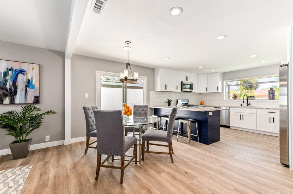 19931 Lexington Ln, Huntington Beach CA  92646-4323 exterior