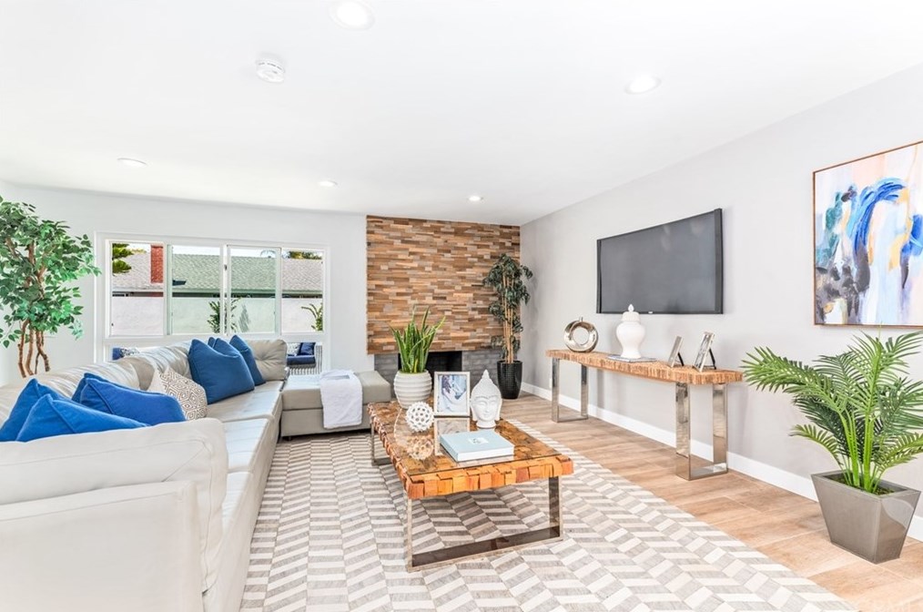 19931 Lexington Ln, Huntington Beach CA  92646-4323 exterior