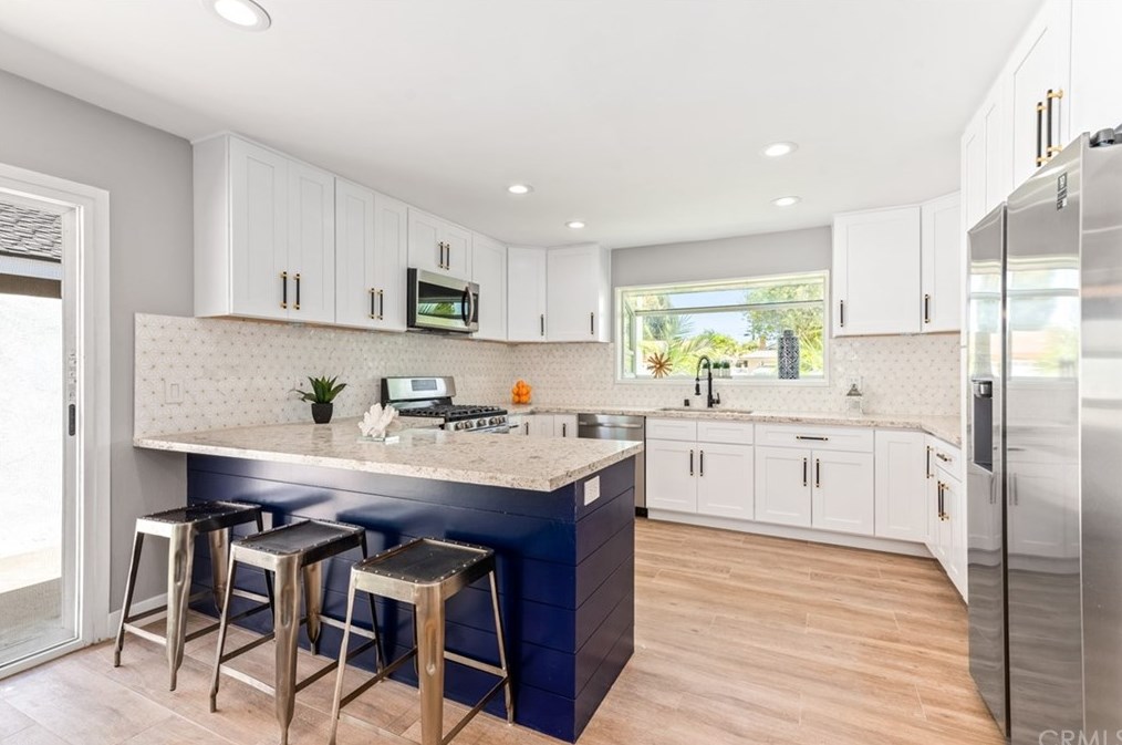 19931 Lexington Ln, Huntington Beach CA  92646-4323 exterior
