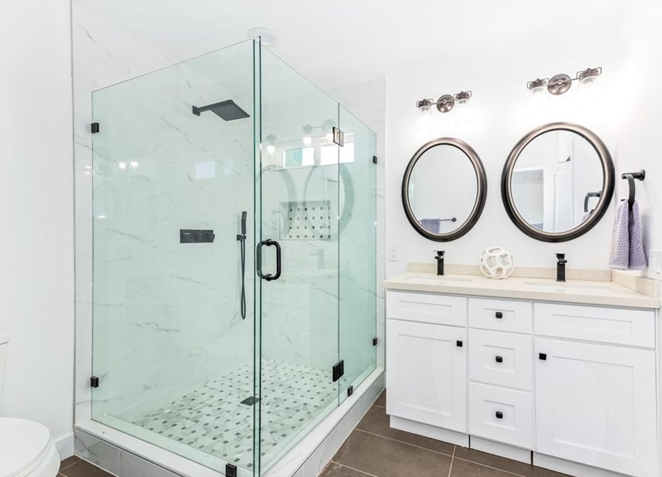 19931 Lexington Ln, Huntington Beach CA  92646-4323 exterior