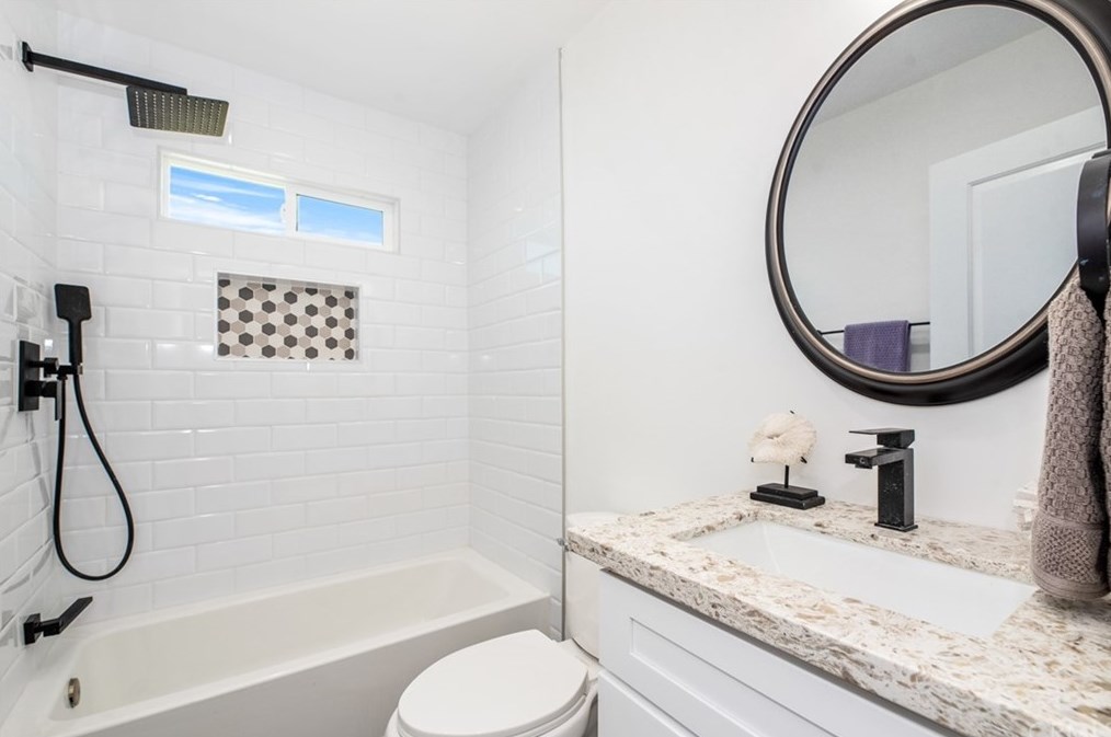 19931 Lexington Ln, Huntington Beach CA  92646-4323 exterior