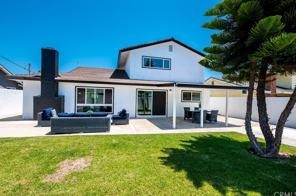 19931 Lexington Ln, Huntington Beach CA  92646-4323 exterior