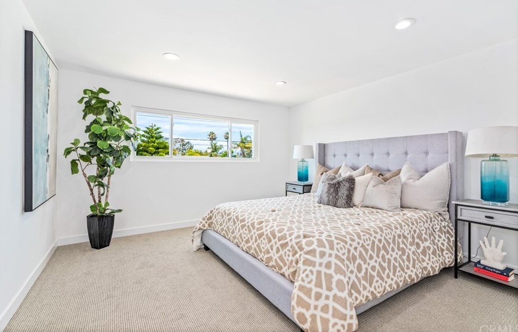 19931 Lexington Ln, Huntington Beach CA  92646-4323 exterior