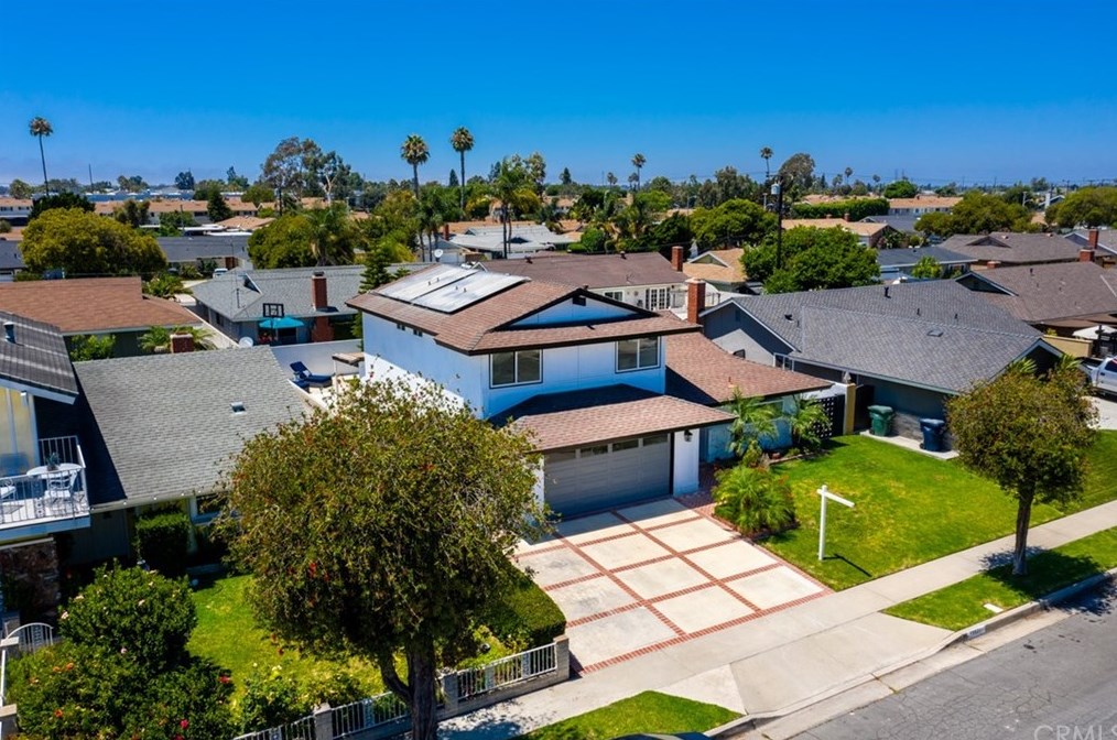 19931 Lexington Ln, Huntington Beach CA  92646-4323 exterior