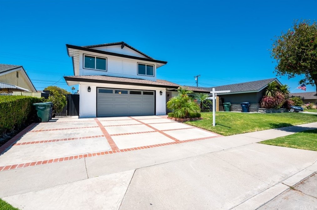 19931 Lexington Ln, Huntington Beach CA  92646-4323 exterior