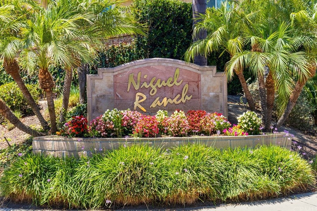 30052 Monteras St, Laguna Beach CA  92677-8820 exterior