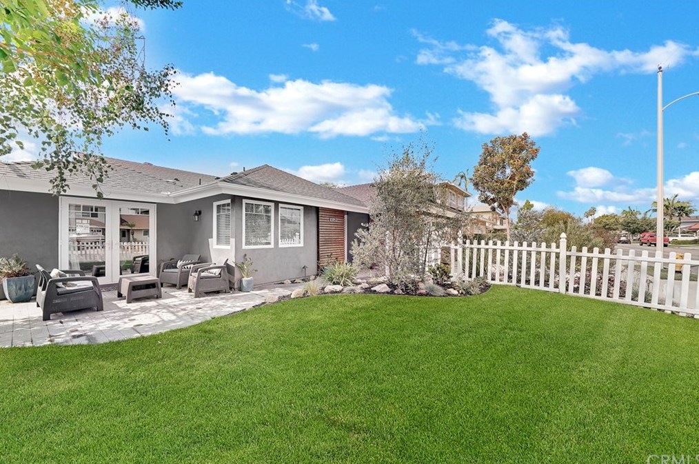 10152 Cutty Sark Dr, Huntington Beach CA  92646-4304 exterior