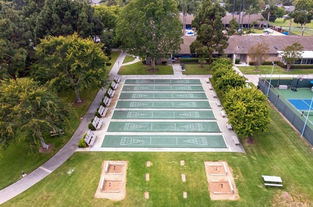8933 Modesto Cir, Huntington Beach CA  92646-5784 exterior