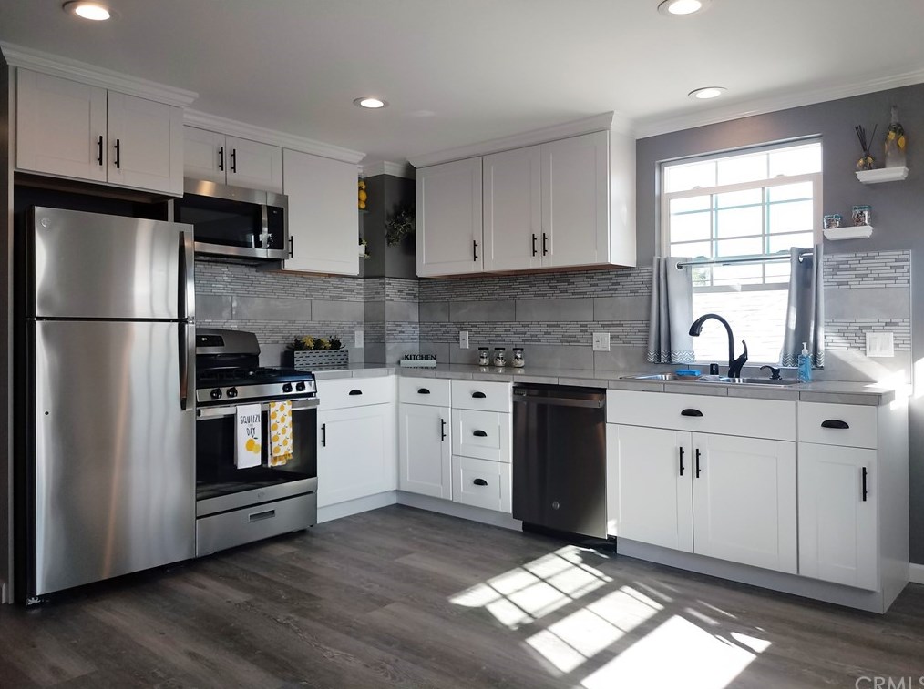 20076 Marina Ln, Huntington Beach CA  92646-4703 exterior