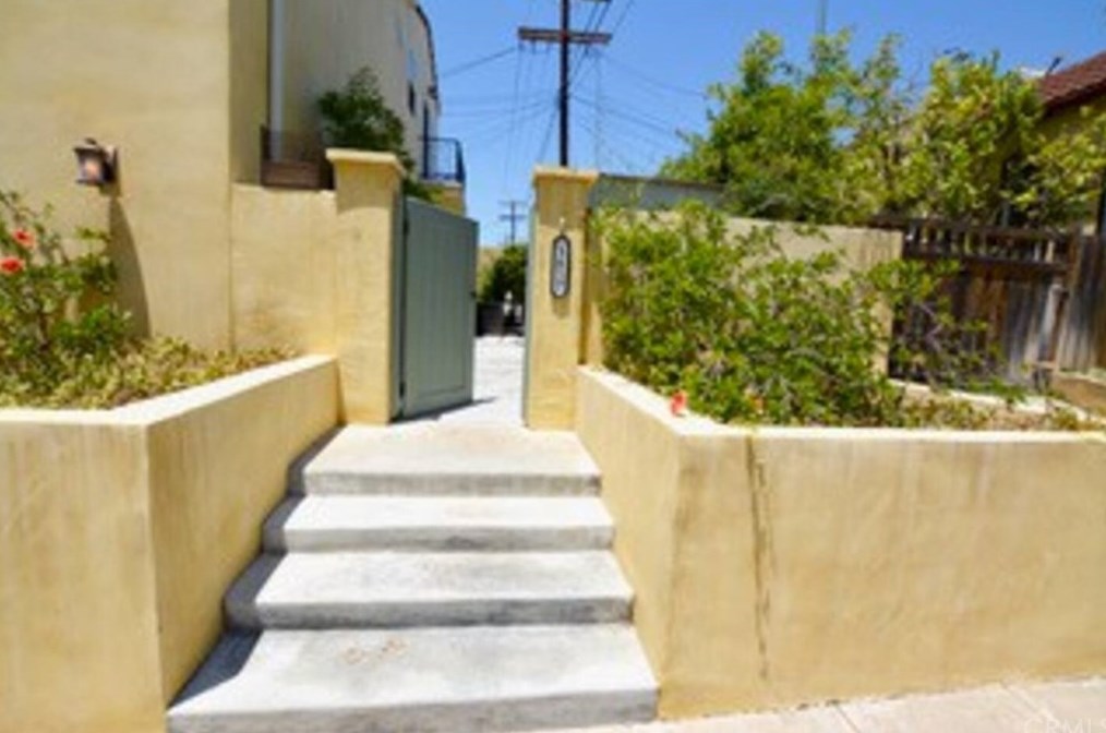 3817 Dover St, Los Angeles CA  90039-1632 exterior