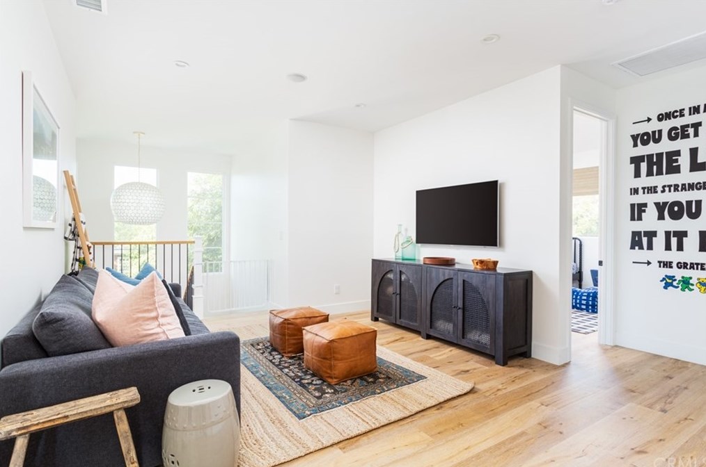 477 Magnolia St, Costa Mesa CA  92627-2301 exterior