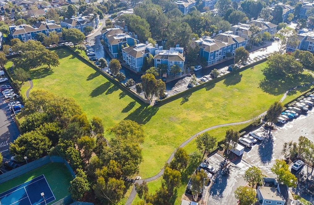 8122 Seawater Dr, Huntington Beach CA  92646-8563 exterior