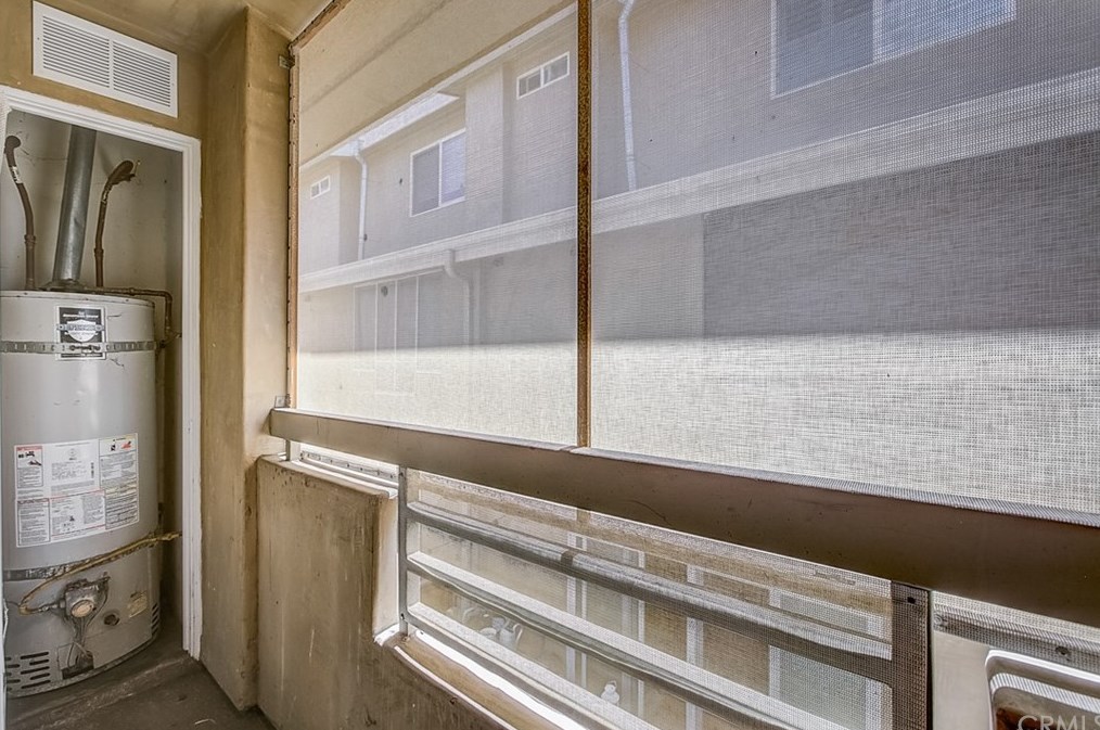 1133 Hoover St, Los Angeles CA  90006-3638 exterior