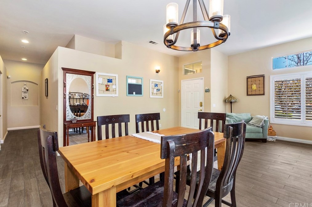 39528 Montebello Way, Murrieta CA  92563-7333 exterior