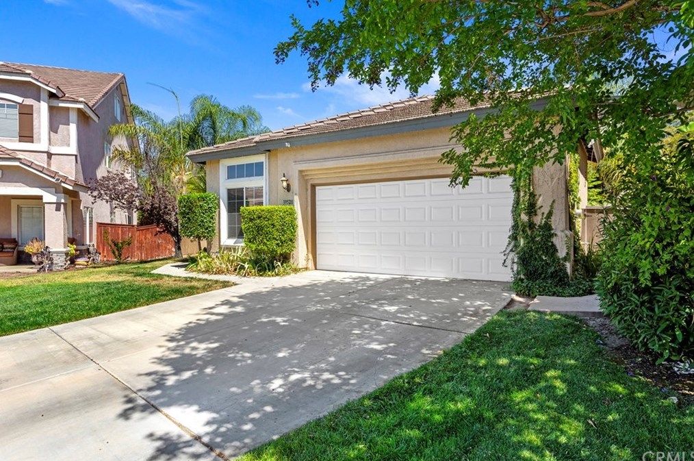 39528 Montebello Way, Murrieta CA  92563-7333 exterior