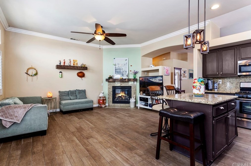 39528 Montebello Way, Murrieta CA  92563-7333 exterior