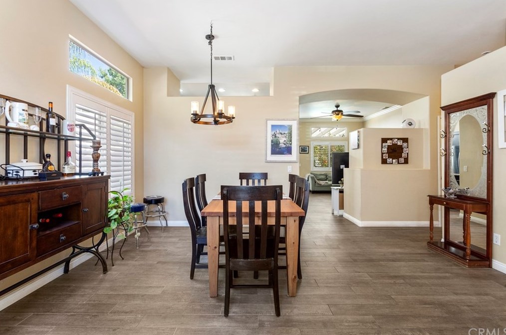 39528 Montebello Way, Murrieta CA  92563-7333 exterior