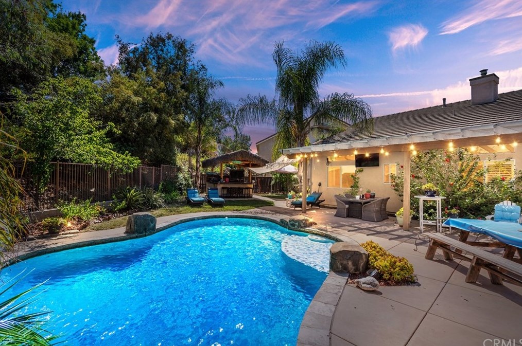 39528 Montebello Way, Murrieta CA  92563-7334 exterior