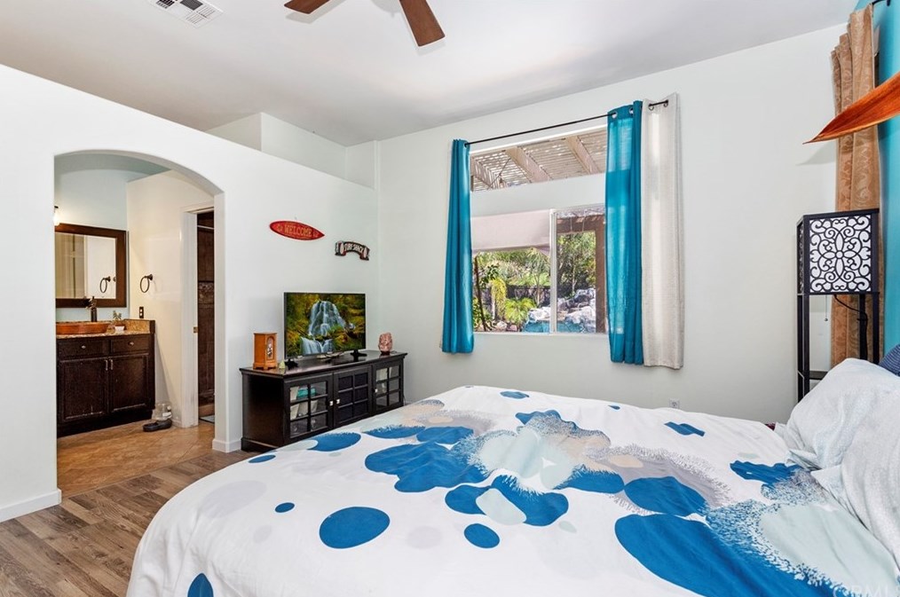 39528 Montebello Way, Murrieta CA  92563-7333 exterior