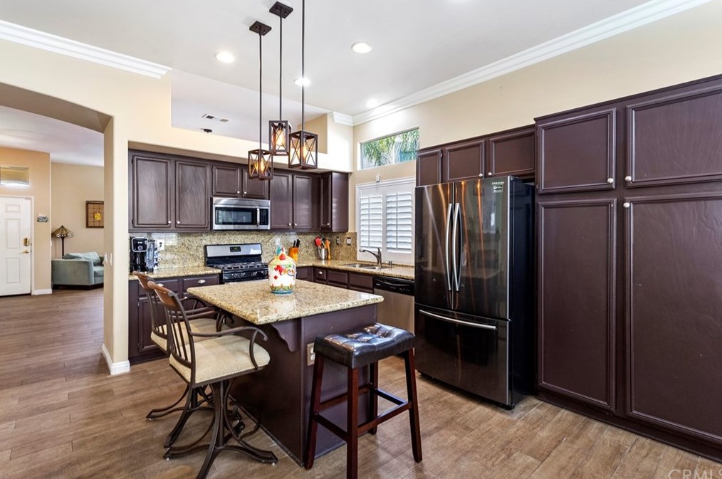 39528 Montebello Way, Murrieta CA  92563-7333 exterior