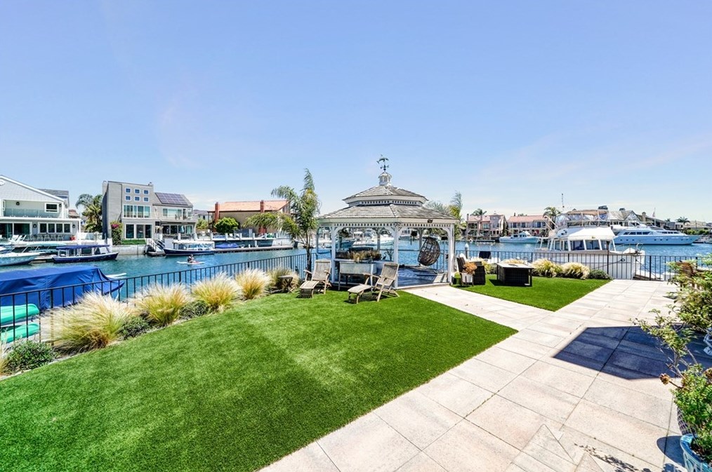 16102 Bonaire Cir, Huntington Beach CA  92649-2065 exterior