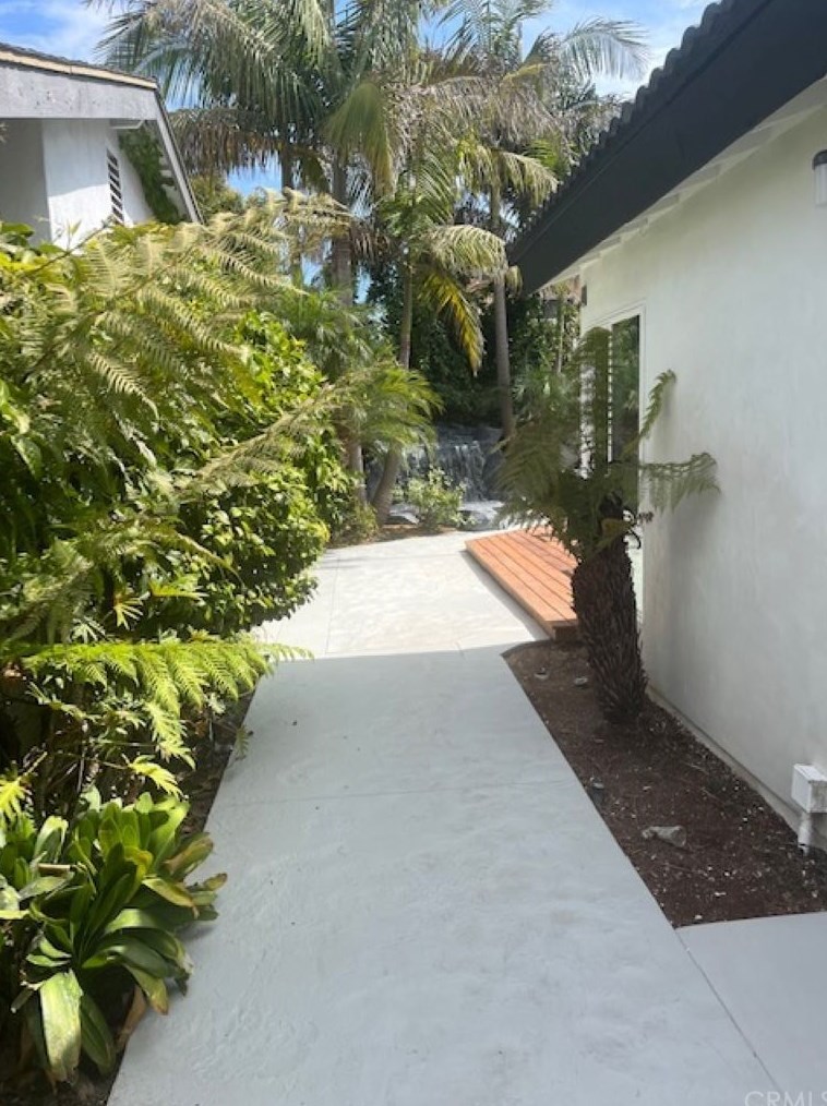 9002 Five Harbors Dr, Huntington Beach CA  92646-6303 exterior