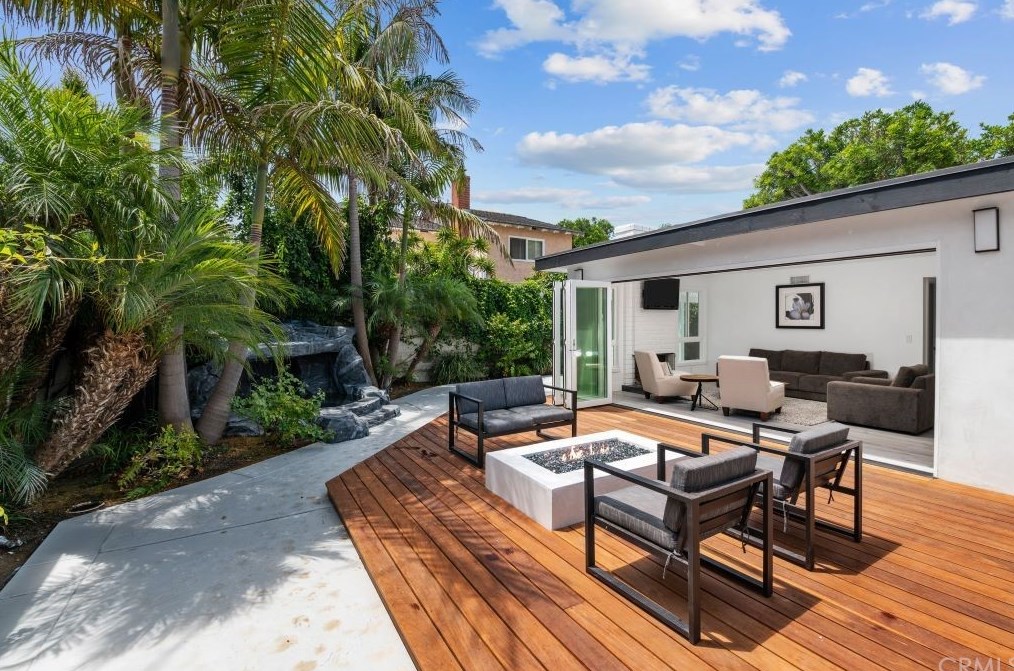 9002 Five Harbors Dr, Huntington Beach CA  92646-6303 exterior