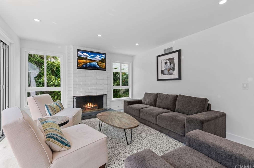 9002 Five Harbors Dr, Huntington Beach CA  92646-6303 exterior