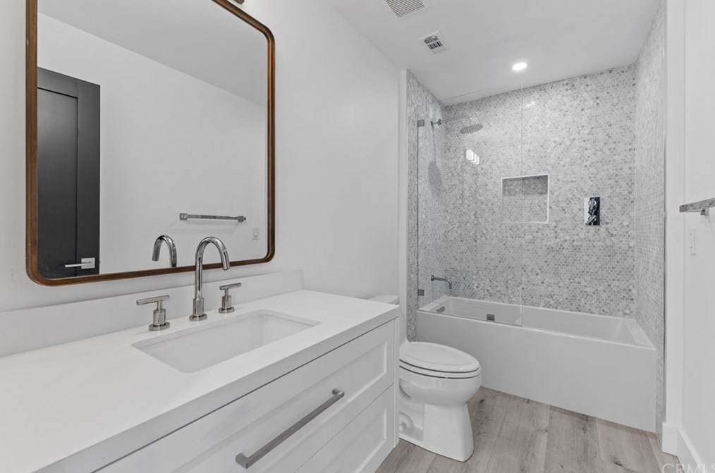 9002 Five Harbors Dr, Huntington Beach CA  92646-6303 exterior