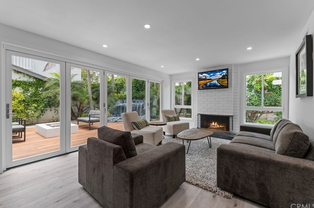 9002 Five Harbors Dr, Huntington Beach CA  92646-6303 exterior