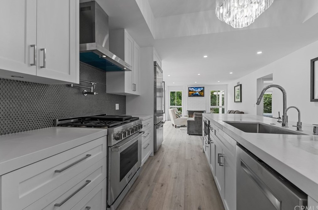 9002 Five Harbors Dr, Huntington Beach CA  92646-6303 exterior