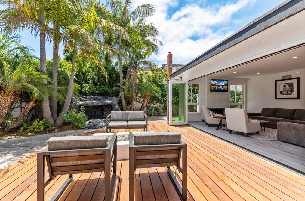 9002 Five Harbors Dr, Huntington Beach CA  92646-6303 exterior