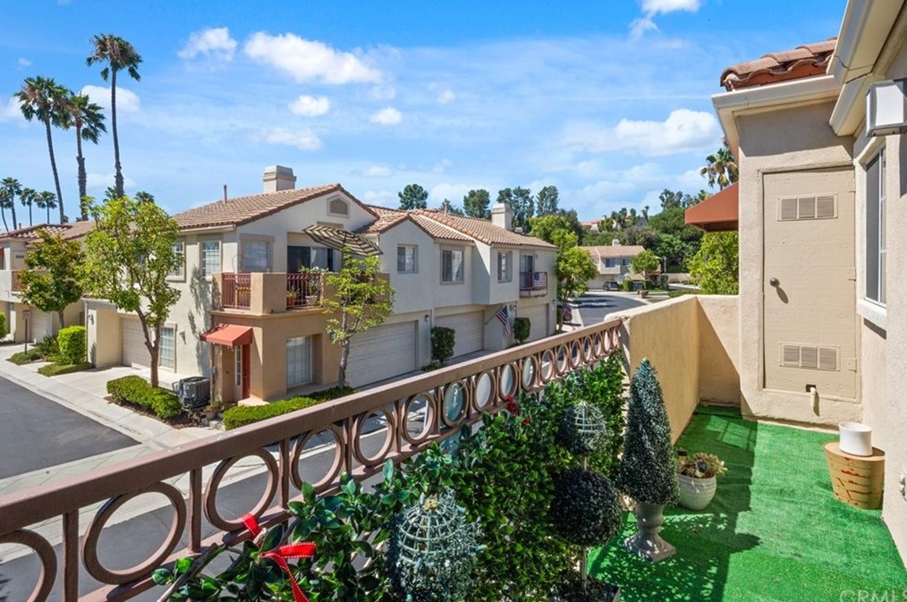 157 Chandon, Laguna Beach CA  92677-5733 exterior