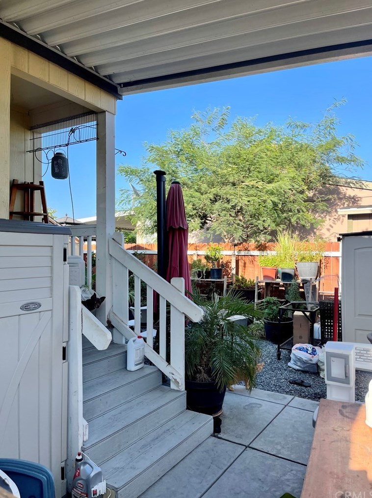 17333 Valley Blvd, Fontana CA  92335-6849 exterior