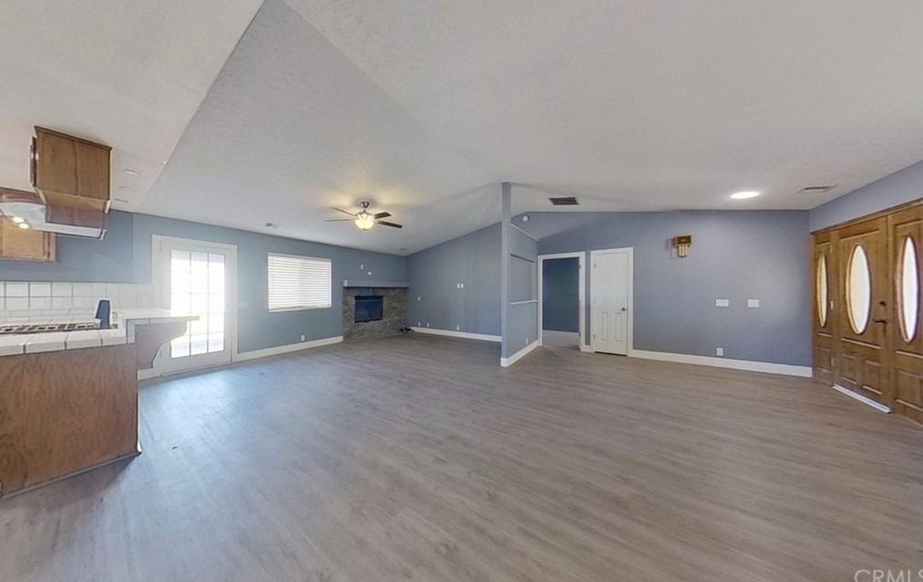 14184 Wells Fargo St, Hesperia CA  92344-8158 exterior
