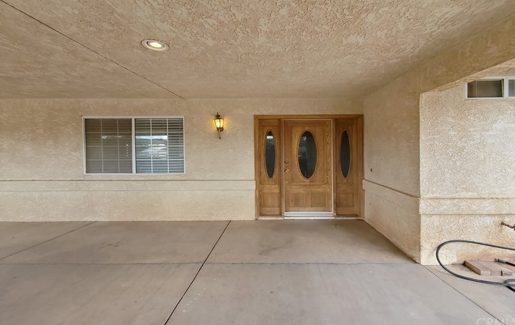 14184 Wells Fargo St, Hesperia CA  92344-8158 exterior