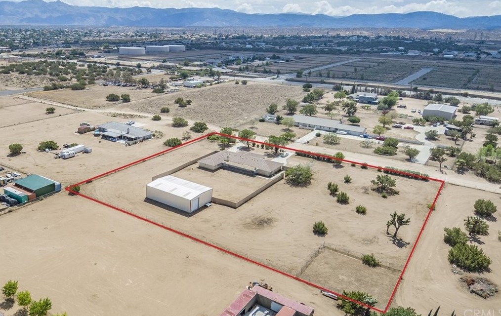 14184 Wells Fargo St, Hesperia CA  92344-8158 exterior